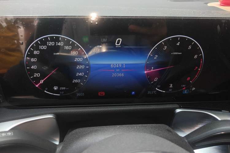 Used Mercedes-Benz GLB 2024 GLB 200 Fashion Model Odometer Close Up