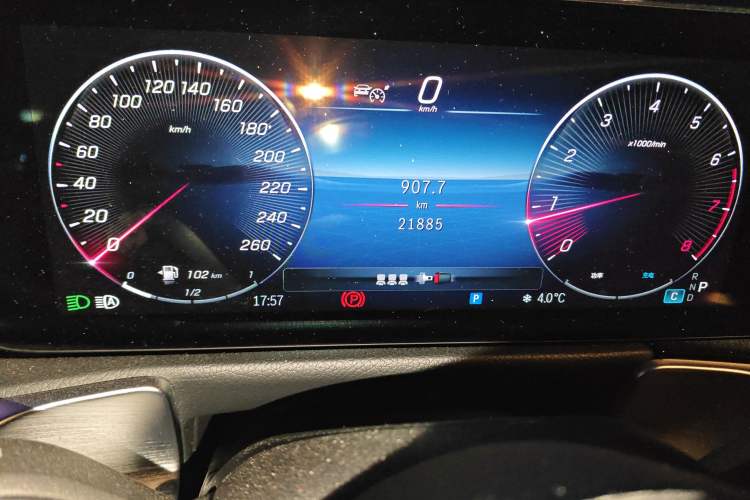 Used Mercedes-Benz GLB 2024 GLB 220 Dynamic Edition Odometer Close Up