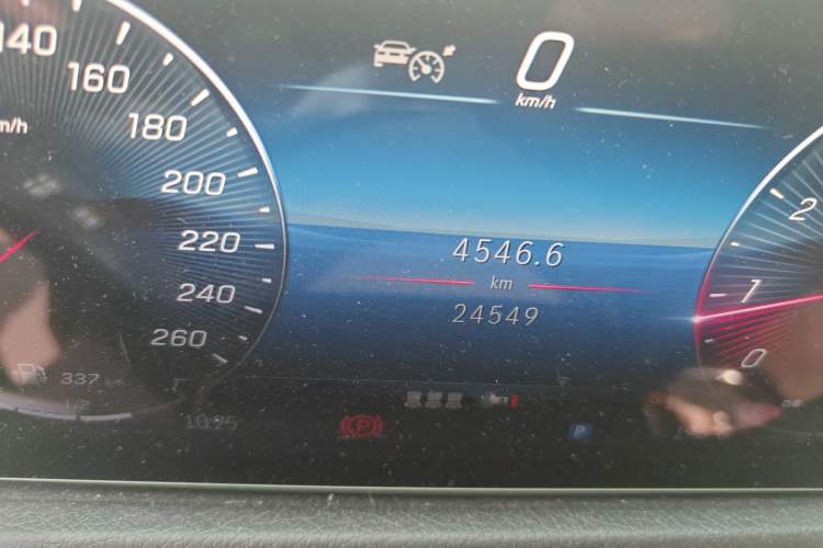Used Mercedes-Benz GLB 2024 Refresh GLB 220 Dynamic Edition Odometer Close Up