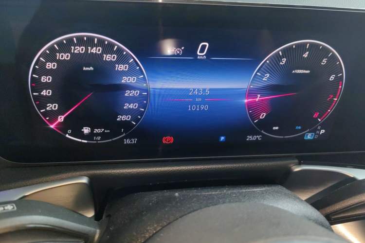 Used Mercedes-Benz GLB 2024 Refresh GLB 220 Fashion Edition Odometer Close Up