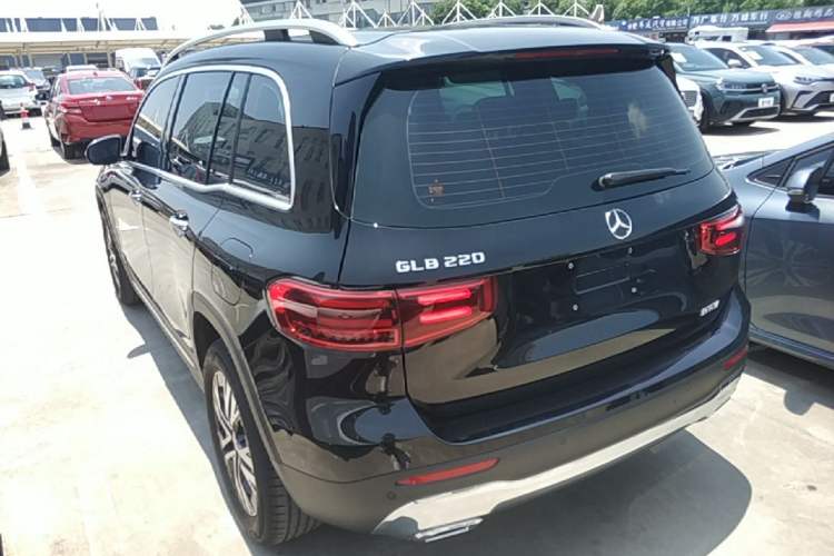 Used Mercedes-Benz GLB 2024 GLB 220 Dynamic Edition Rear Left 45 Deg