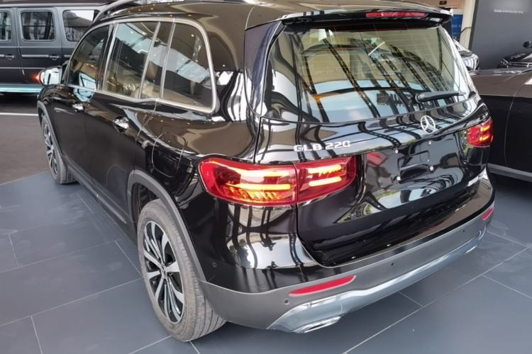 Used Mercedes-Benz GLB 2024 GLB 220 Fashion Model Rear Left 45 Deg