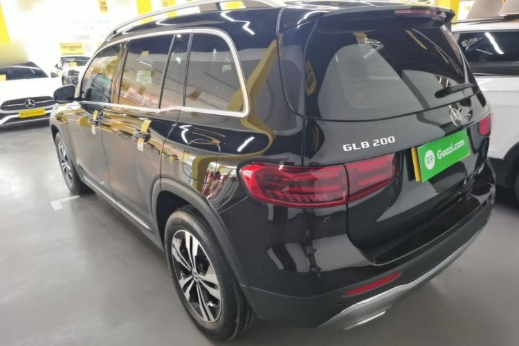 Used Mercedes-Benz GLB 2024-Year Restyled GLB 200 Dynamic Edition Rear Left 45 Deg