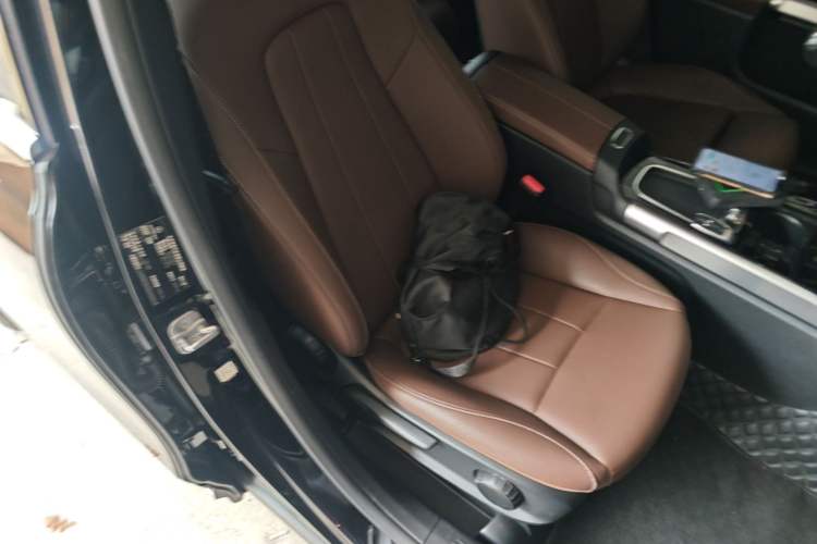 Used Mercedes-Benz GLB 2024-Year Restyled GLB 200 Dynamic Edition Right Front Seat