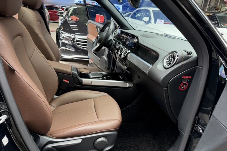 Used Mercedes-Benz GLB 2024 GLB 220 Dynamic Edition Right Front Seat