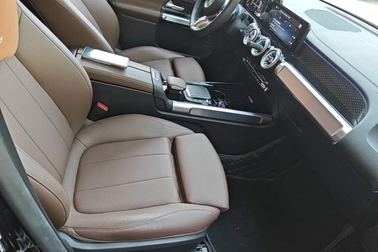 Used Mercedes-Benz GLB 2024 GLB 220 Fashion Model Right Front Seat
