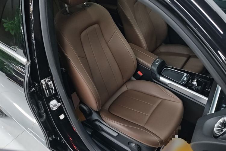 Used Mercedes-Benz GLB 2024 Refresh GLB 220 Dynamic Edition Right Front Seat