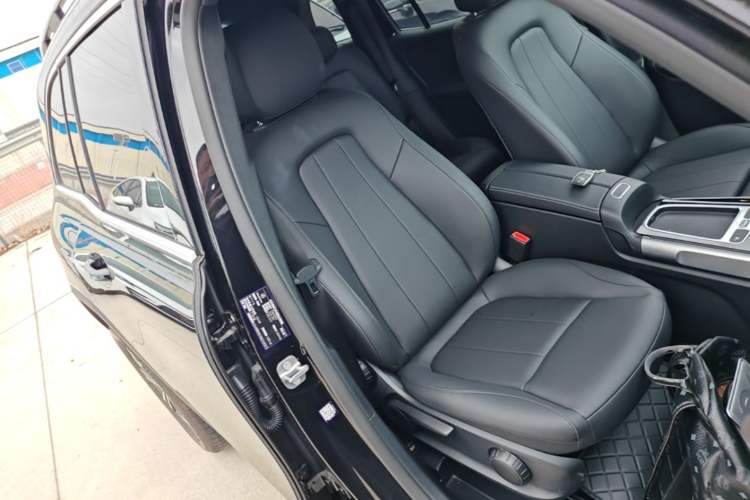 Used Mercedes-Benz GLB 2024-Year Restyled GLB 200 Dynamic Edition Right Front Seat