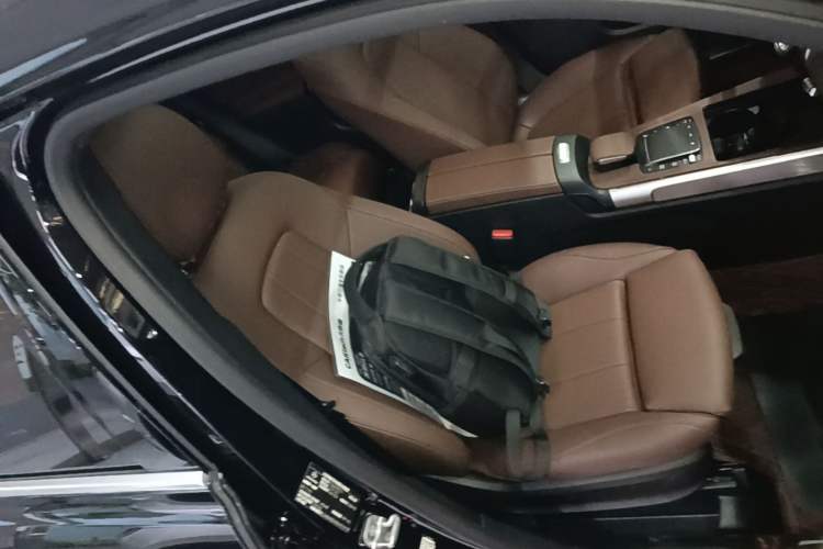 Used Mercedes-Benz GLB 2024 GLB 220 Fashion Model Right Front Seat