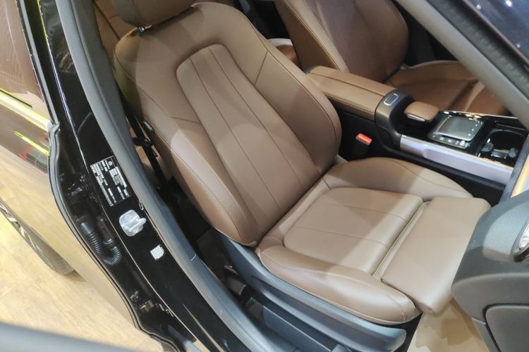 Used Mercedes-Benz GLB 2024 GLB 220 Fashion Model Right Front Seat