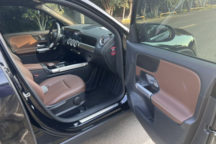 Used Mercedes-Benz GLB 2024 GLB 220 Dynamic Edition Right Front Seat