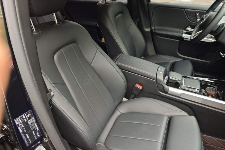 Used Mercedes-Benz GLB 2024 GLB 220 Fashion Model Right Front Seat