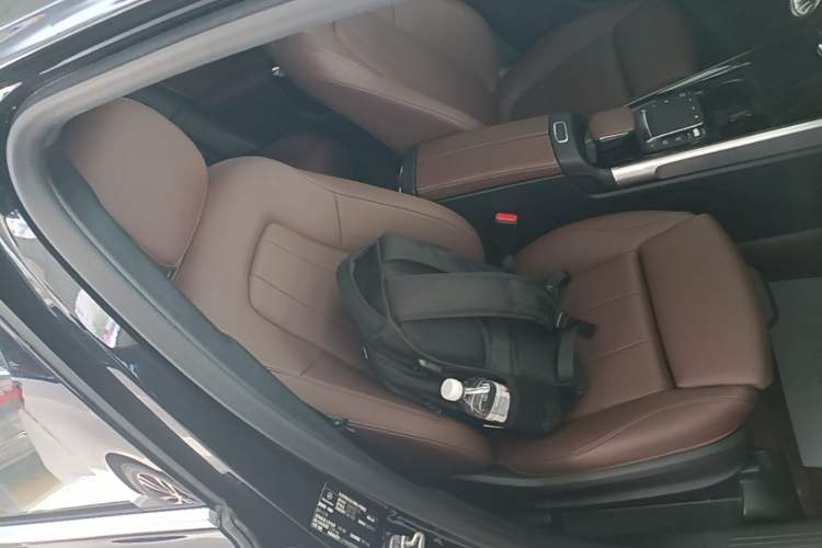 Used Mercedes-Benz GLB 2024 GLB 220 Fashion Model Right Front Seat