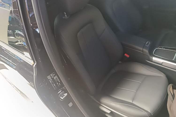 Used Mercedes-Benz GLB 2024-Year Restyled GLB 200 Dynamic Edition Right Front Seat