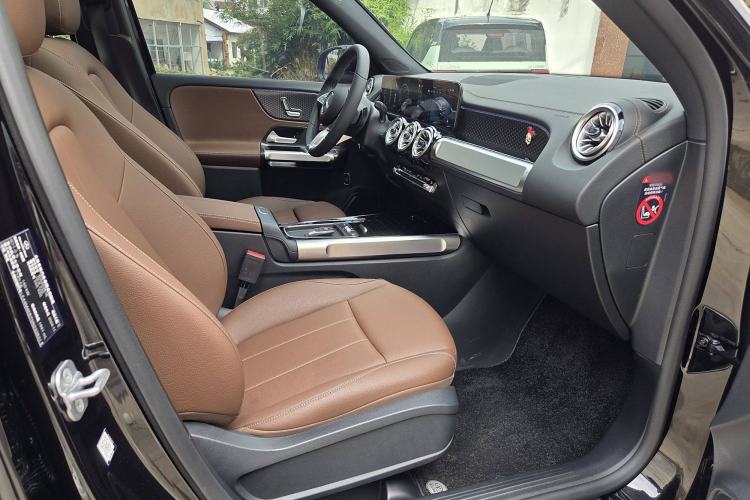 Used Mercedes-Benz GLB 2024 Refresh GLB 220 Dynamic Edition Right Front Seat