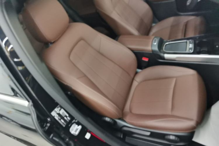Used Mercedes-Benz GLB 2024-Year Restyled GLB 200 Dynamic Edition Right Front Seat