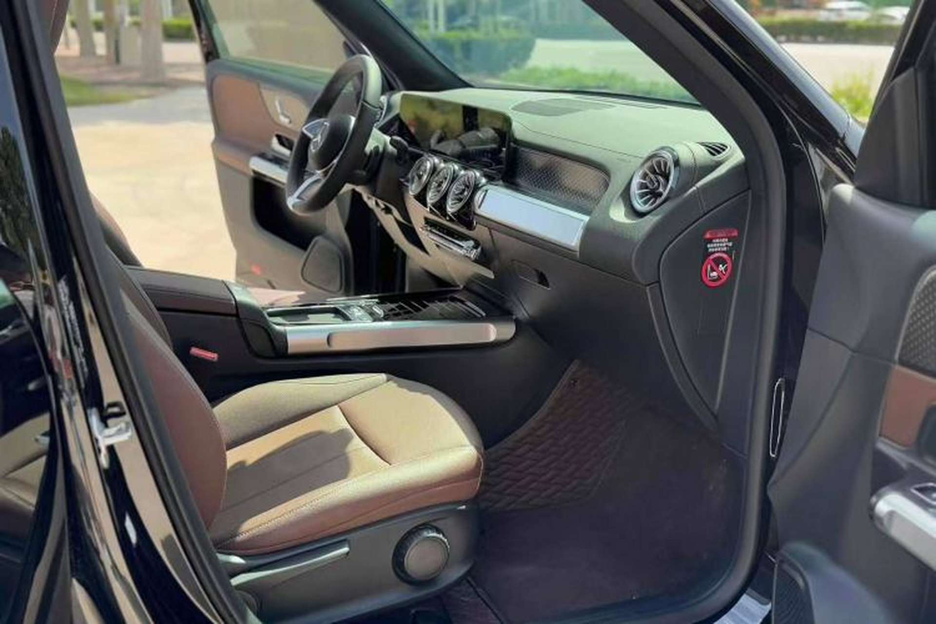 Used Mercedes-Benz GLB 2024 Refresh GLB 220 Dynamic Edition Right Front Seat