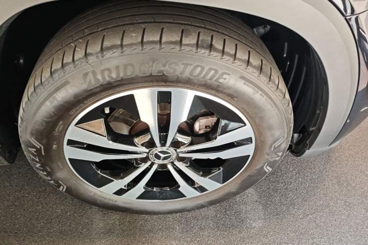 Used Mercedes-Benz GLB 2024-Year Restyled GLB 200 Dynamic Edition Right Front Wheel Hub