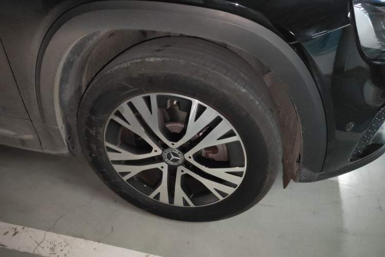 Used Mercedes-Benz GLB 2024 GLB 220 Dynamic Edition Right Front Wheel Hub