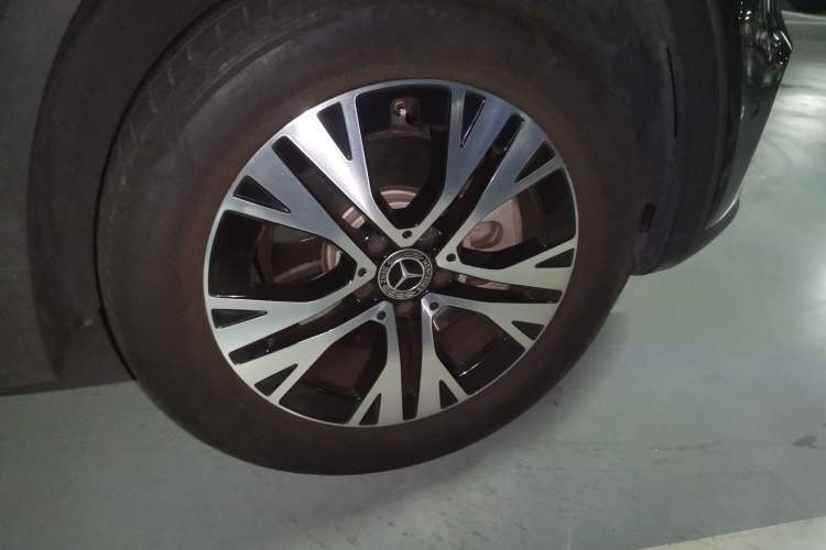 Used Mercedes-Benz GLB 2024 GLB 220 Dynamic Edition Right Front Wheel Hub
