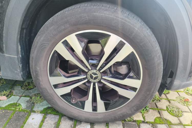 Used Mercedes-Benz GLB 2024-Year Restyled GLB 200 Dynamic Edition Right Front Wheel Hub