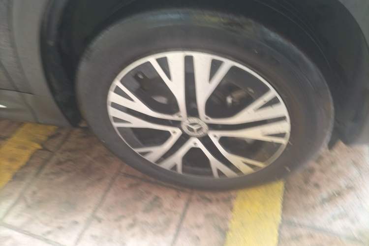 Used Mercedes-Benz GLB 2024 GLB 220 Dynamic Edition Right Front Wheel Hub