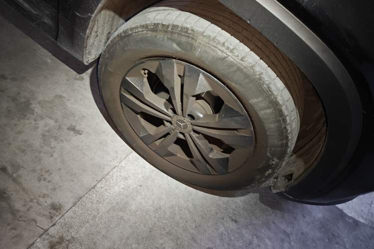 Used Mercedes-Benz GLB 2024-Year Restyled GLB 200 Dynamic Edition Right Front Wheel Hub
