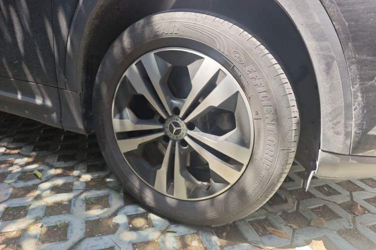 Used Mercedes-Benz GLB 2024-Year Restyled GLB 200 Dynamic Edition Right Front Wheel Hub