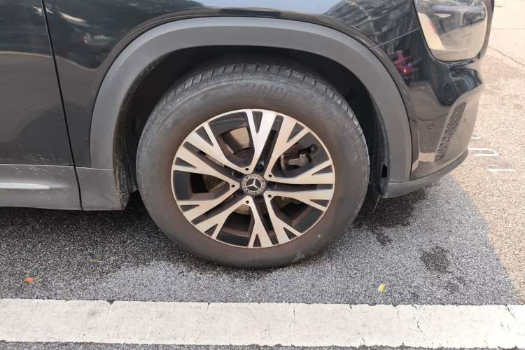 Used Mercedes-Benz GLB 2024 GLB 220 Dynamic Edition Right Front Wheel Hub