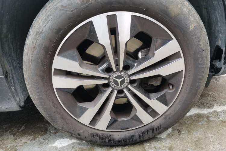 Used Mercedes-Benz GLB 2024-Year Restyled GLB 200 Dynamic Edition Right Front Wheel Hub