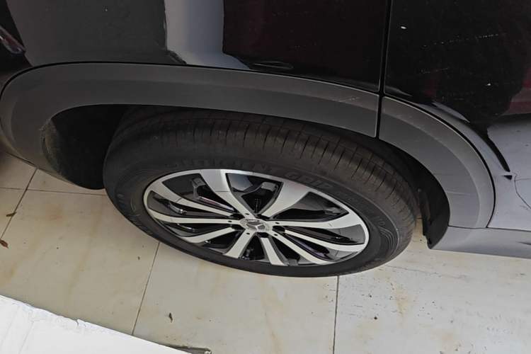 Used Mercedes-Benz GLB 2024 GLB 220 Fashion Model Right Rear Wheel Hub