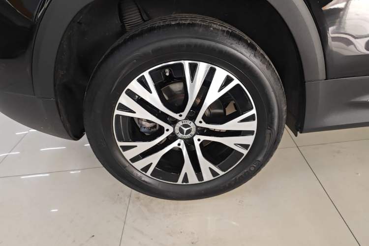 Used Mercedes-Benz GLB 2024 Refresh GLB 220 Dynamic Edition Right Rear Wheel Hub