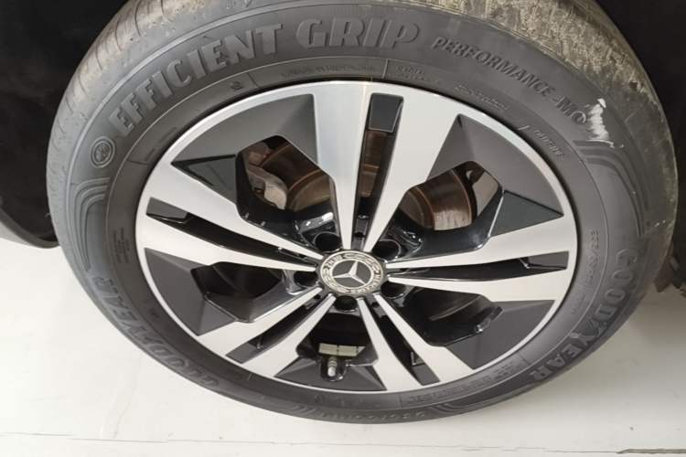 Used Mercedes-Benz GLB 2024 GLB 200 Dynamic Edition Right Rear Wheel Hub