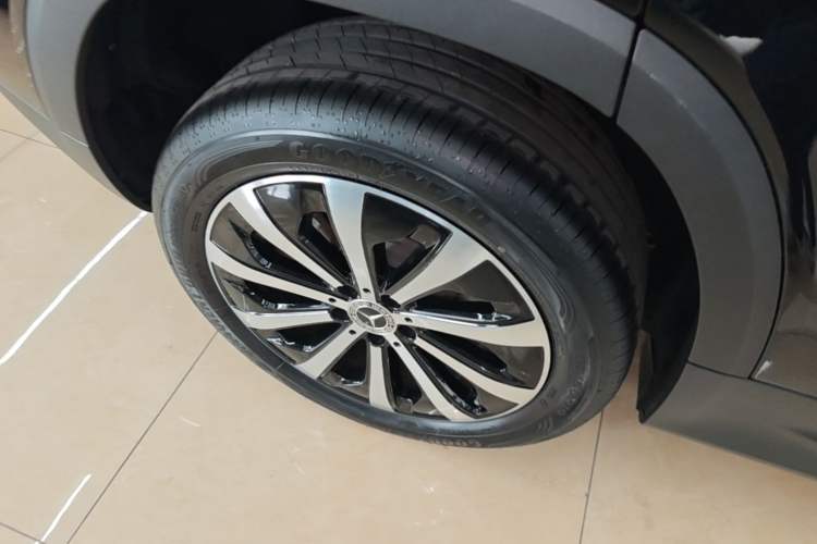 Used Mercedes-Benz GLB 2024 GLB 220 Fashion Model Right Rear Wheel Hub