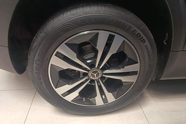 Used Mercedes-Benz GLB 2024-Year Restyled GLB 200 Dynamic Edition Right Rear Wheel Hub