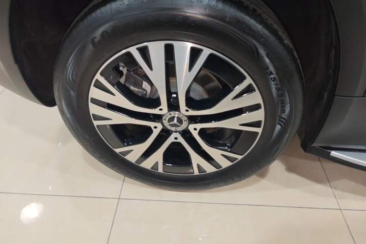 Used Mercedes-Benz GLB 2024 Refresh GLB 220 Dynamic Edition Right Rear Wheel Hub