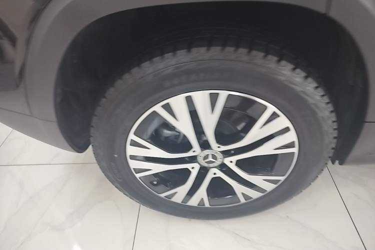 Used Mercedes-Benz GLB 2024 Refresh GLB 220 Dynamic Edition Right Rear Wheel Hub