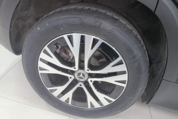 Used Mercedes-Benz GLB 2024 GLB 220 Dynamic Edition Right Rear Wheel Hub