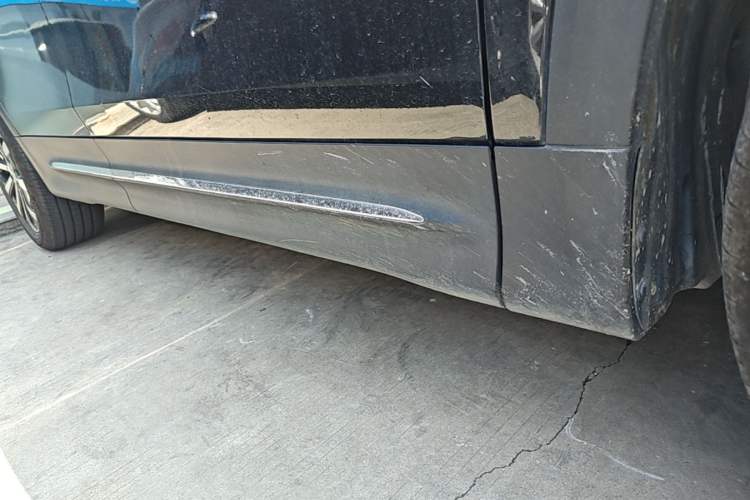 Used Mercedes-Benz GLB 2024 GLB 220 Fashion Model Right Side Sill