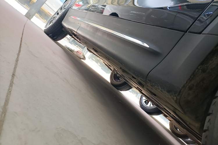 Used Mercedes-Benz GLB 2024 GLB 220 Fashion Model Right Side Sill