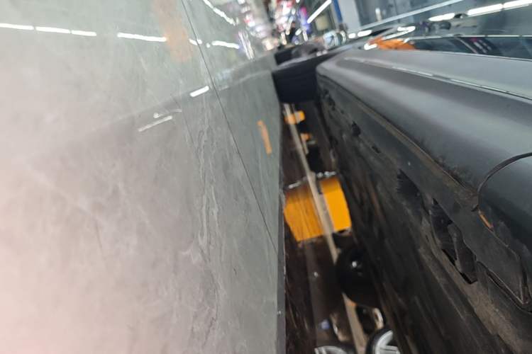 Used Mercedes-Benz GLB 2024-Year Restyled GLB 220 4MATIC Right Side Sill