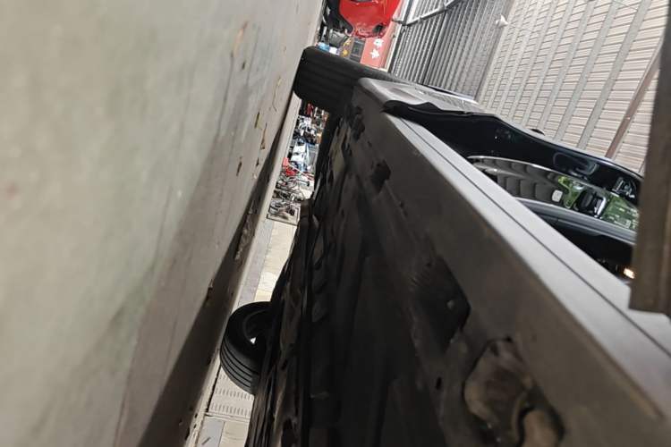 Used Mercedes-Benz GLB 2024 GLB 220 4MATIC Right Side Sill