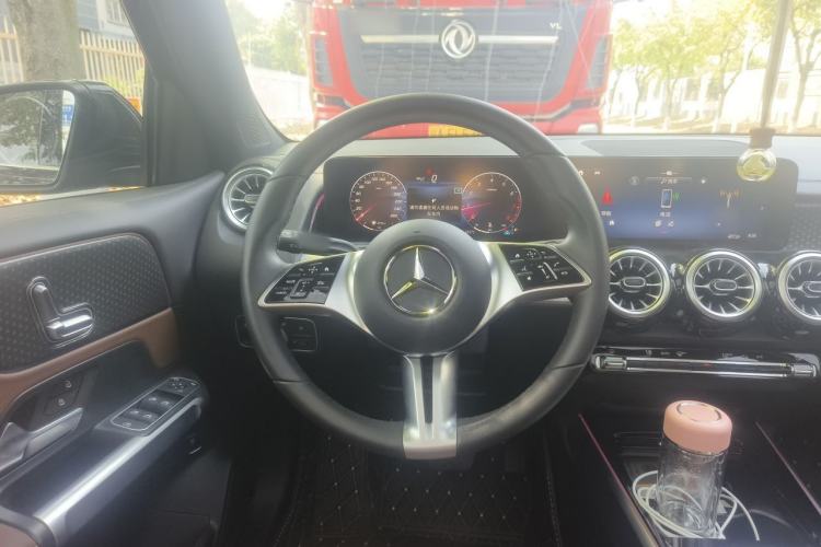 Used Mercedes-Benz GLB 2024 GLB 200 Dynamic Edition Steering Wheel