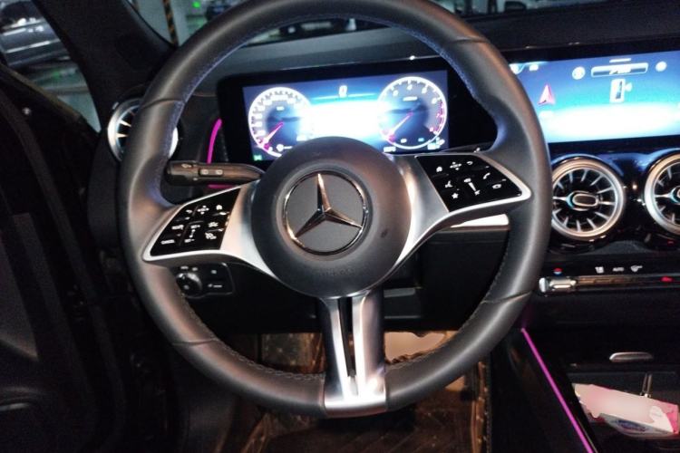 Used Mercedes-Benz GLB 2024 Refresh GLB 220 Dynamic Edition Steering Wheel