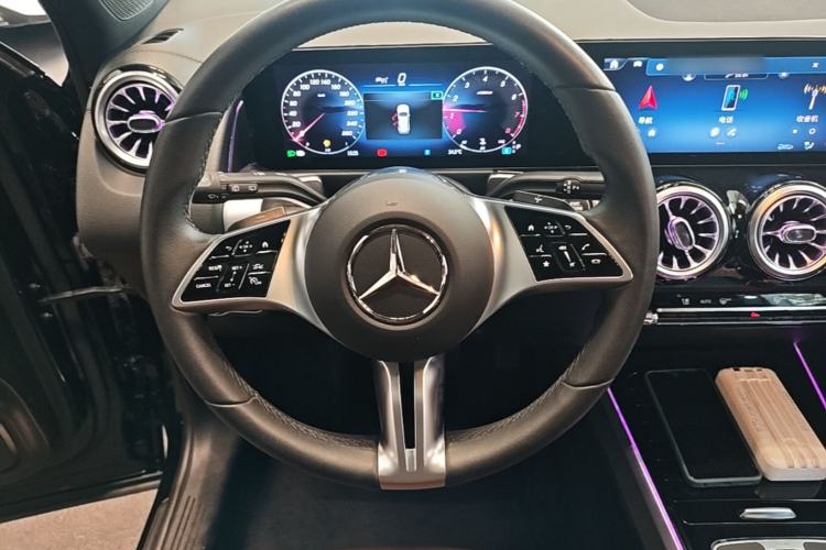 Used Mercedes-Benz GLB 2024-Year Restyled GLB 200 Dynamic Edition Steering Wheel