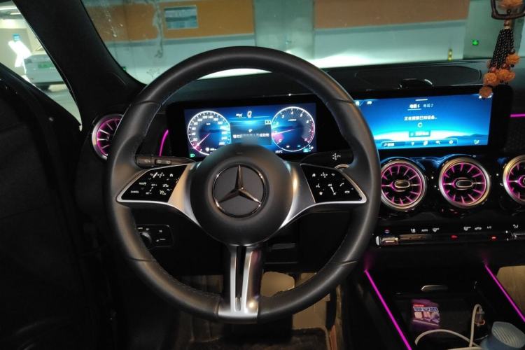 Used Mercedes-Benz GLB 2024 GLB 220 Dynamic Edition Steering Wheel