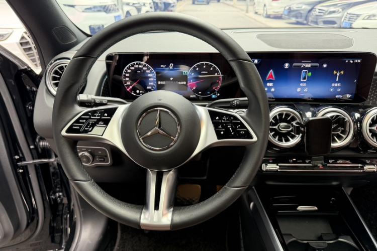 Used Mercedes-Benz GLB 2024 GLB 220 Dynamic Edition Steering Wheel