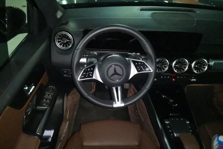Used Mercedes-Benz GLB 2024 GLB 220 Dynamic Edition Steering Wheel