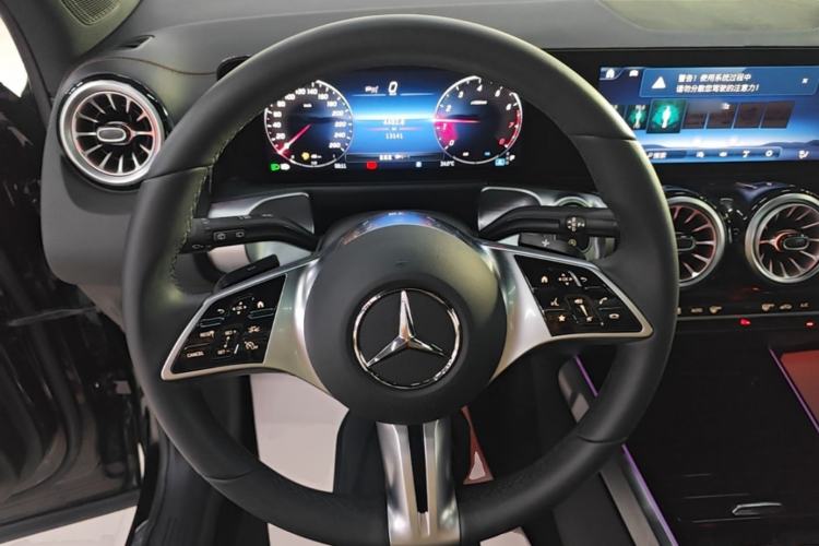 Used Mercedes-Benz GLB 2024 Refresh GLB 220 Dynamic Edition Steering Wheel