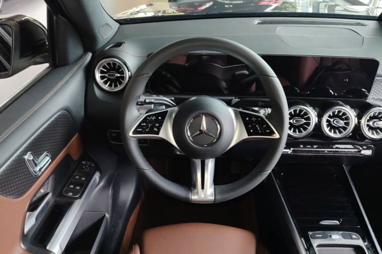 Used Mercedes-Benz GLB 2024 Refresh GLB 220 Dynamic Edition Steering Wheel
